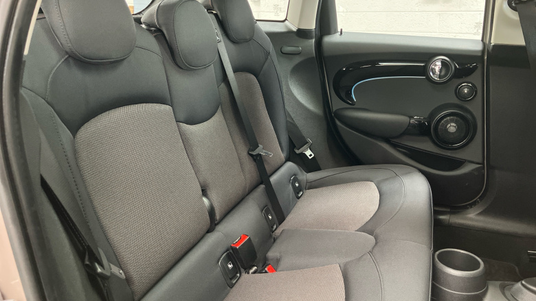 MINI Hatchback 1.5 Cooper Classic 5dr Auto Petrol Hatchback